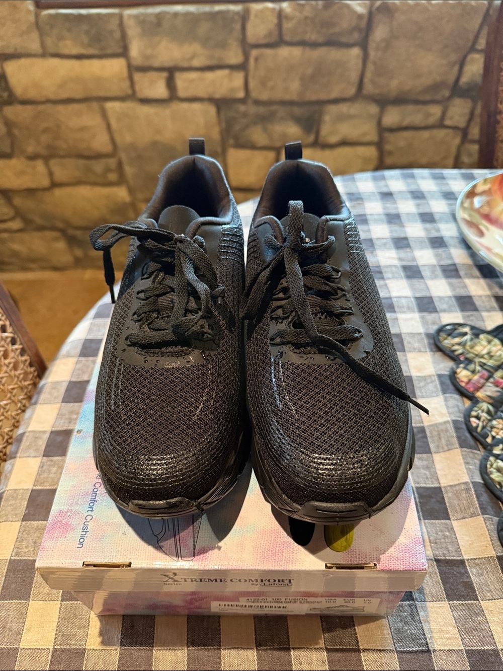 X treme Comfort La Forst Slip Resisitant Sneakers size 10